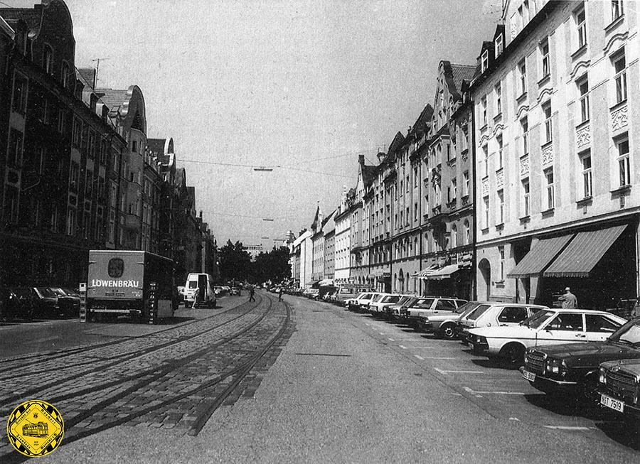Ab dem 10.3.1979 wird die Strecke durch die Donnersbergerstraße zwischen Rotkreuzplatz und Arnulfstraße komplett aufgelassen wegen dem Bau der U-Bahnlinie U1 Bahnhof Rotkreuzplatz.